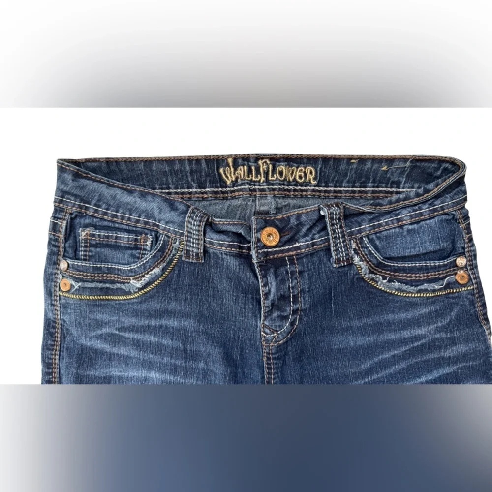 Wallflower Jeans questions leave